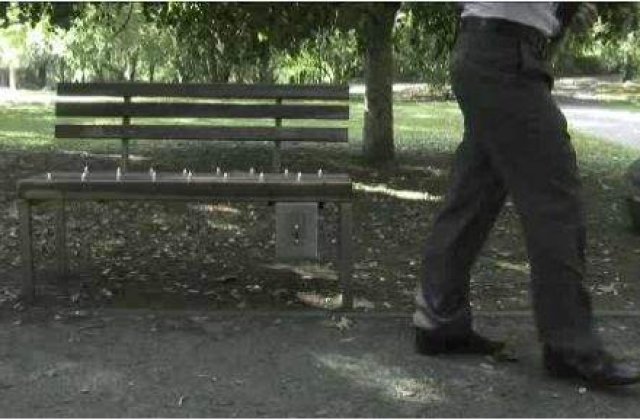 Chinezii au inventat bancile anti-sarut