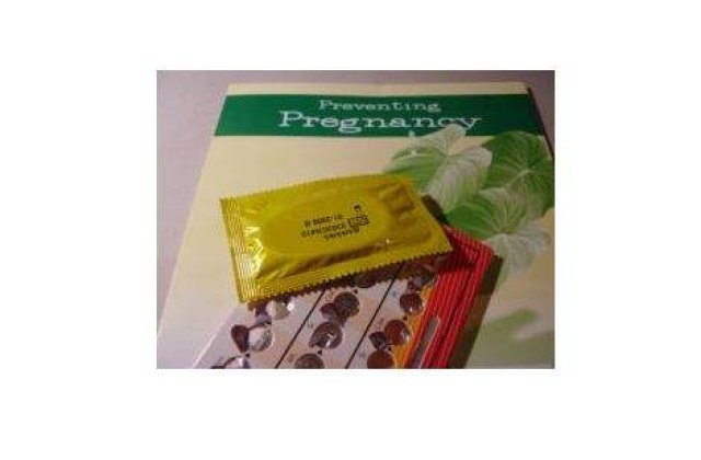 Peste 60% dintre adolescentele romance fac sex neprotejat