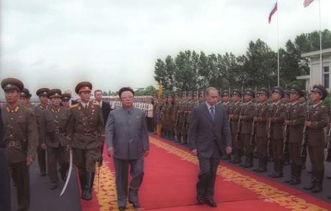 Coreea de Nord: Kim Jong-Il isi va alege succesorul?