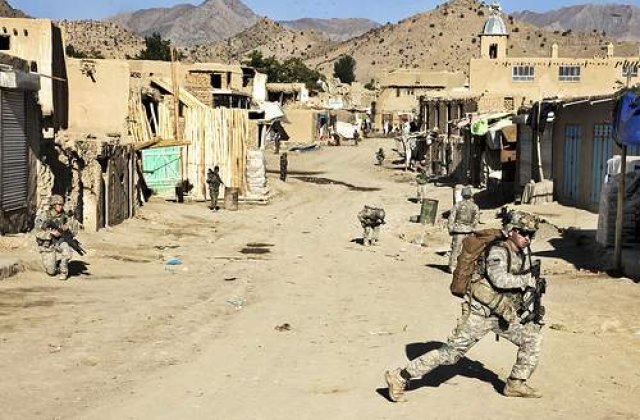 Oficial afgan, ucis intr-un atentat sinucigas