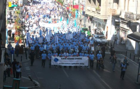  Top   Foto/video : Romania in Greva: "Jos Basescu!", "Hotii!"