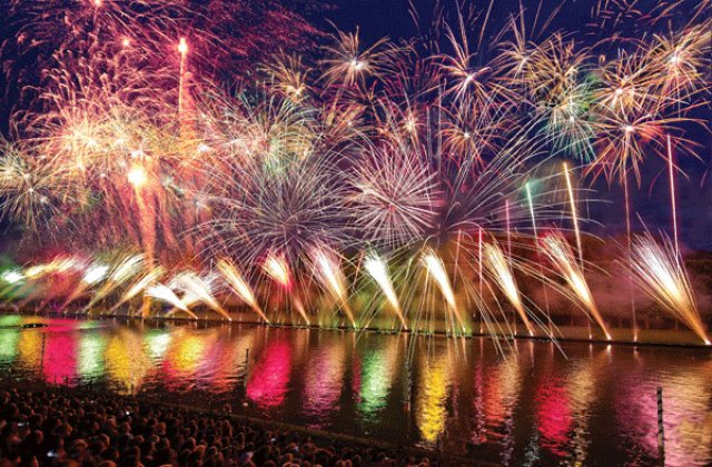 Politistii au confiscat peste 15 tone de artificii si au dat 113 amenzi