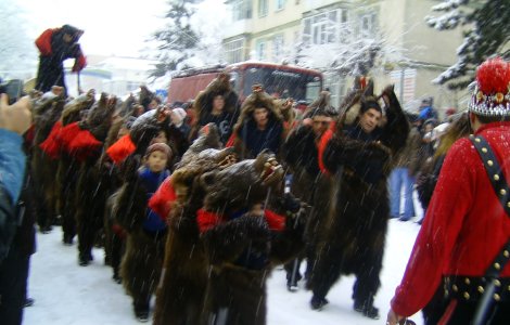  Video  Jocul Ursului, una dintre traditiile romanesti de Anul Nou