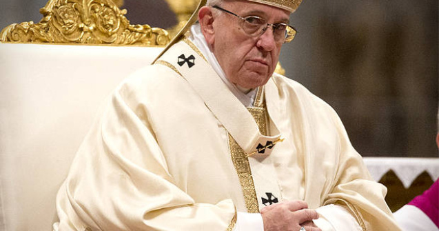 Papa Francisc indeamna liderii lumii sa lupte