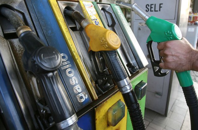 Carburanti mai ieftini din prima zi a anului