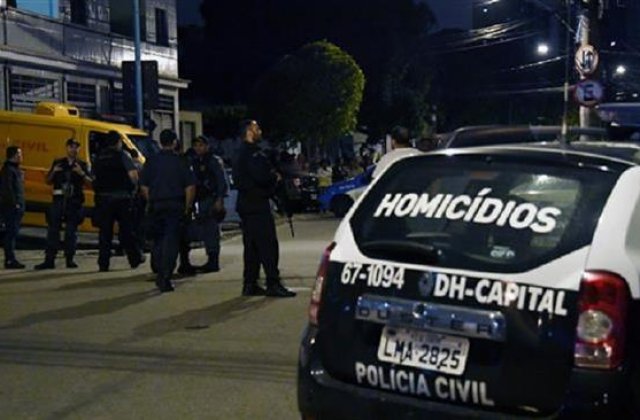 Un barbat inarmat a ucis 12 persoane in Brazilia