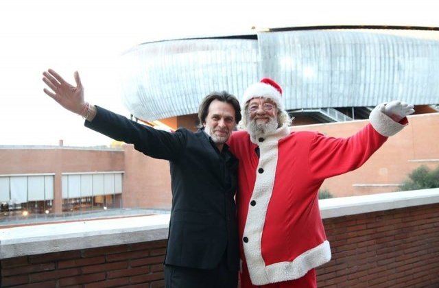 Italia: Un dirijor a fost concediat dupa ce a spus, intr-un spectacol pentru copii, ca Mos Craciun nu exista