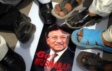 UPDATE: Musharraf demisioneaza