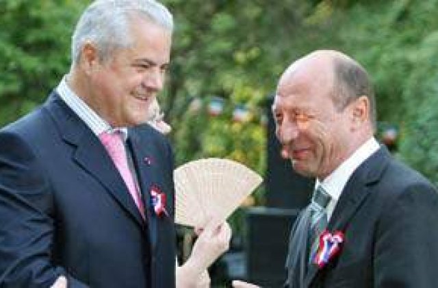 Nastase se tine tare: nu demisioneaza si ii cere demisia lui Basescu