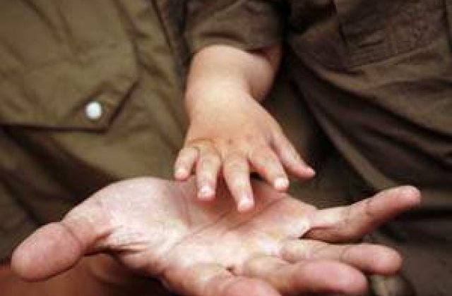 Un copil roman, simbolul renasterii unui sat spaniol