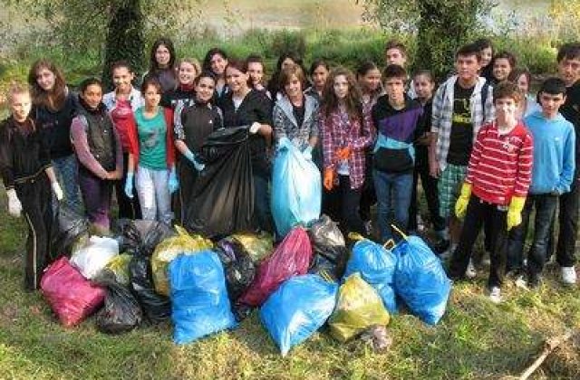 Peste 150.000 de romani au iesit la curatenia nationala