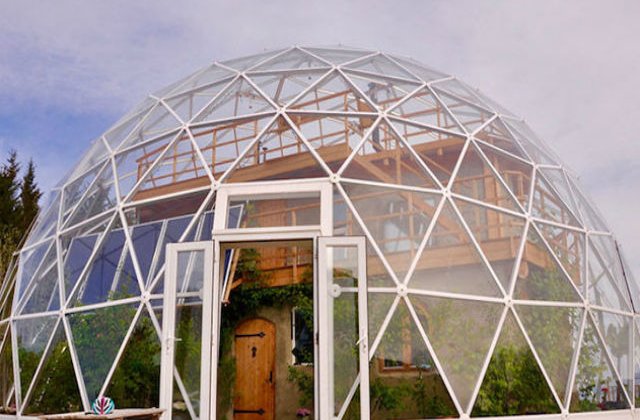 [VIDEO] Si-au construit un dom geodezic in Arcul Polar. Uite cum arata