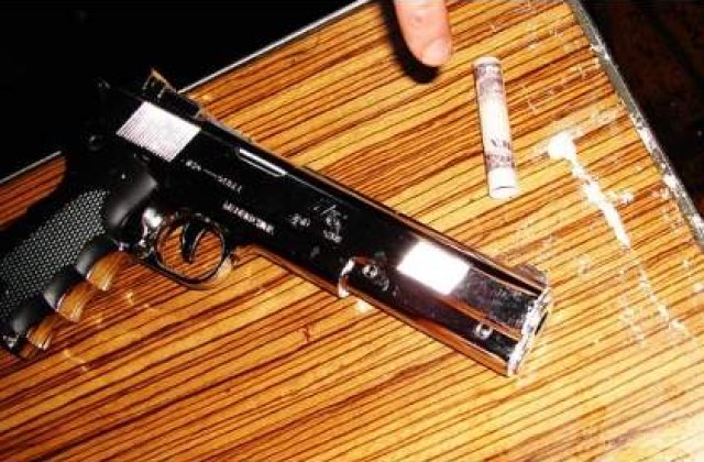 Trafic de droguri si arme albe in Sibiu si Mures