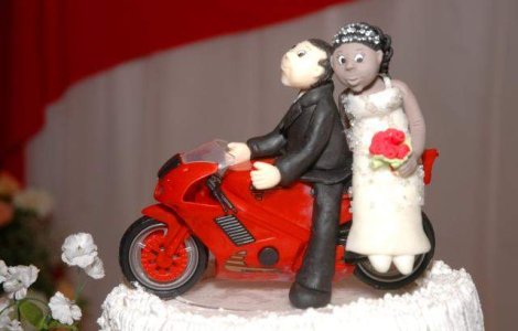 Cum ar fi daca am plati impozite pentru nunti si botezuri?