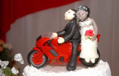 Cum ar fi daca am plati impozite pentru nunti si botezuri?