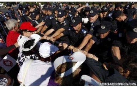 Sindicalistii isi unesc fortele: Protest de 80.000 de oameni?