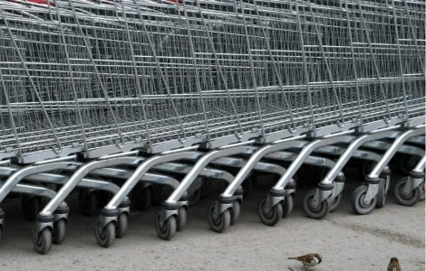 Carrefour introduce carduri de cumparaturi preplatite