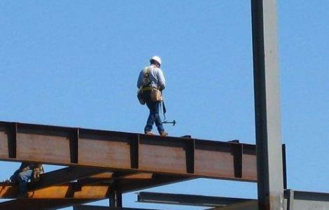 Drepturile salariatilor, desfiintate de Guvern