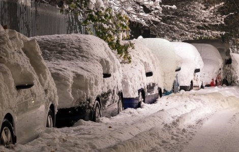 Trenuri anulate, zboruri intarziate, masini blocate in zapada din cauza vremii