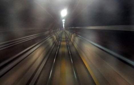 Pana de curent la metrou. Calatorii au fost nevoiti sa mearga prin bezna