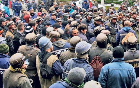 Minerii de la Lupeni protesteaza din nou si cer demisia CEH