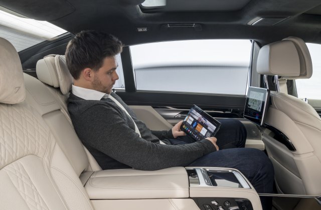 CES 2017: BMW prezinta tehnologii noi care sa dezvolte condusul autonom