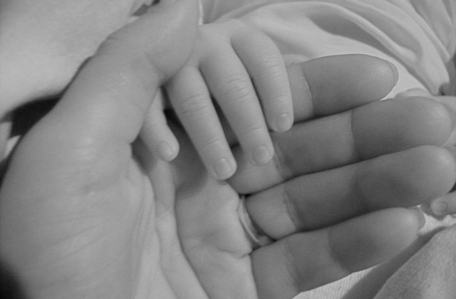 O tanara din judetul Constanta a nascut intr-o senilata ramasa inzapezita. O alta femeie din Ialomita a nascut acasa