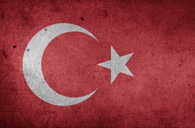 Turcia a demis inca 6.000 de politisti, bugetari si profesori universitari