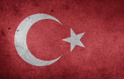 Turcia a demis inca 6.000 de politisti, bugetari si profesori universitari