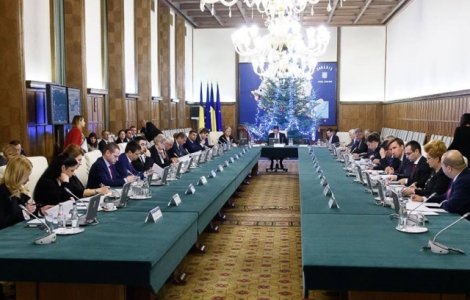 Grindeanu a convocat un comandament de iarna la Guvern. Premierul, catre autoritati: Tratati fiecare caz ca pe o problema personala