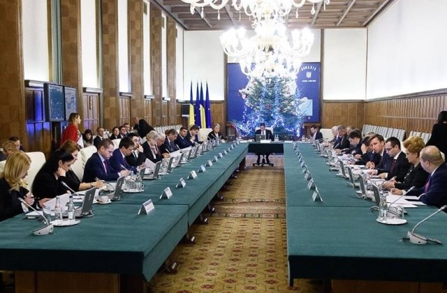 Grindeanu a convocat un comandament de iarna la Guvern. Premierul, catre autoritati: Tratati fiecare caz ca pe o problema personala