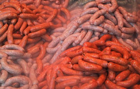 Atac cu carnati la Ambasada Poloniei