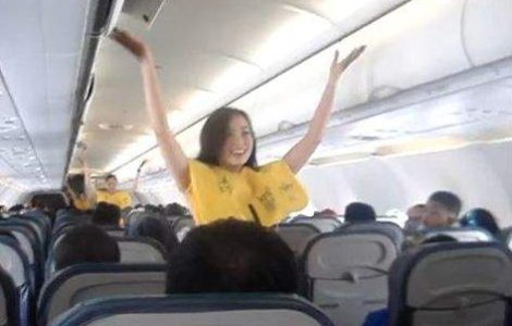  Video  Cele mai haioase stewardese