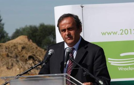 Criza se adanceste in fotbal