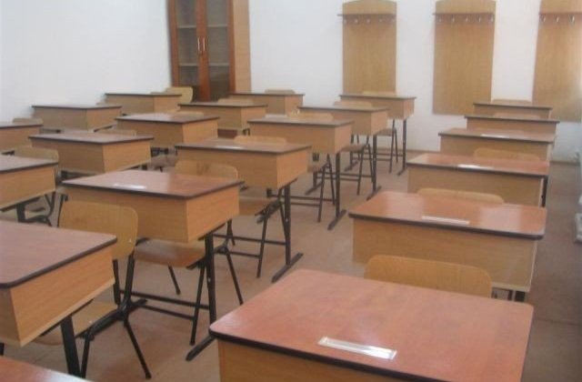 Ministerul Educatiei: Cursurile vor fi suspendate marti in 17 judete si municipiul Bucuresti