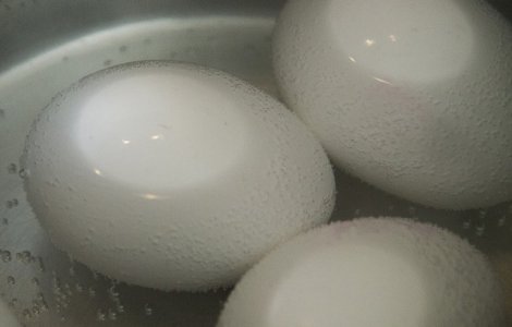 De ce ar trebui sa adaugi o felie de lamaie in ibricul in care fierbi ouale