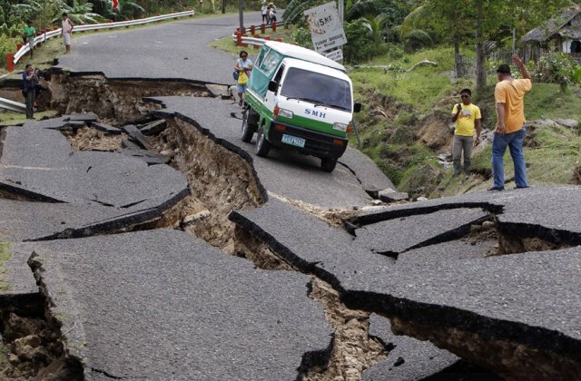 Un seism puternic cu magnitudinea de 7,3 a zguduit coasta sud-estica a Filipinelor