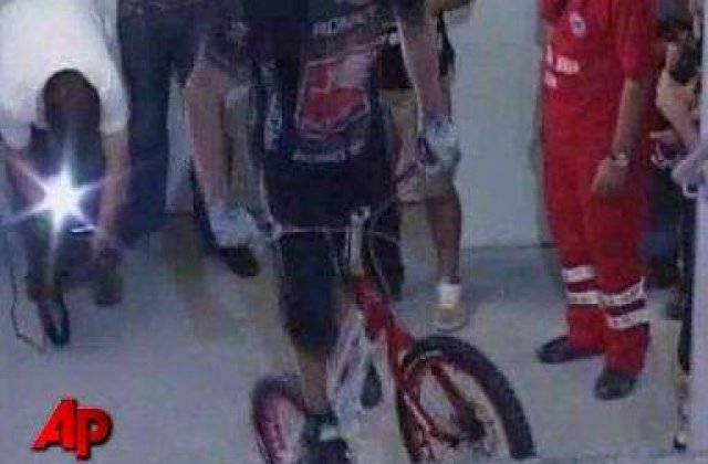 [VIDEO] Un ciclist a urcat 48 de etaje pe bicicleta