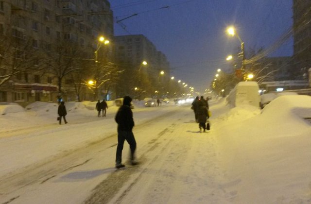 Imaginile zilei. Cu schiurile si placa prin Bucuresti