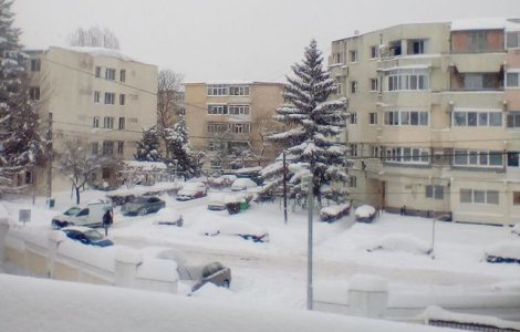 Peste 70 de persoane gasite in strada cu hipotermie. 1.000 de persoane ramase inzapezite pe drumuri au fost deblocate