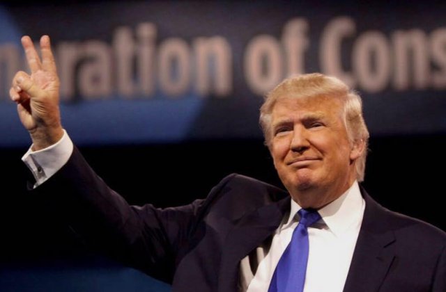 Donald Trump continua sa abuzeze de Twitter: Nu am nimic de-a face cu Rusia