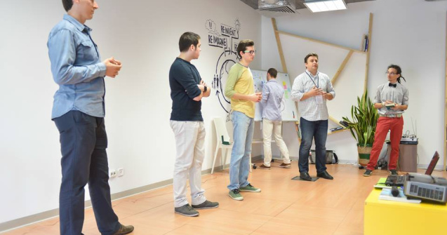 2000 de liceeni pasionati de IT din Romania construiesc viitorul