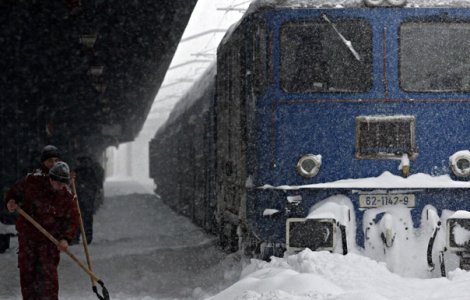 CFR Calatori: 99 de trenuri sunt anulate joi in sudul si estul tarii