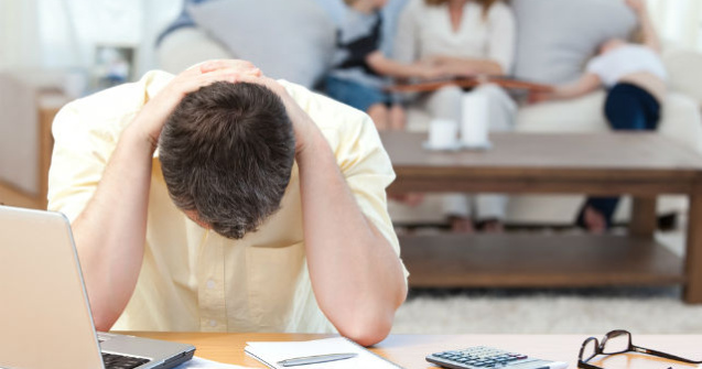 Cum ajung datori vanduti romanii care nu stiu sa faca diferenta intre cardul de credit si cel de debit