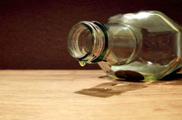 Rusia: Trei oameni au murit dupa ce au consumat lichid de parbriz in loc de alcool