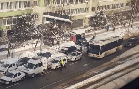 Dosar penal pentru un bucurestean care a parcat intr-o statie RATB