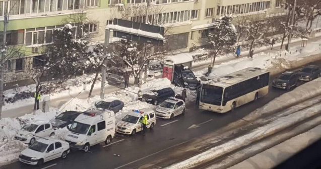 Dosar penal pentru un bucurestean care a parcat intr-o statie RATB