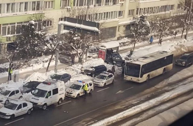 Dosar penal pentru un bucurestean care a parcat intr-o statie RATB