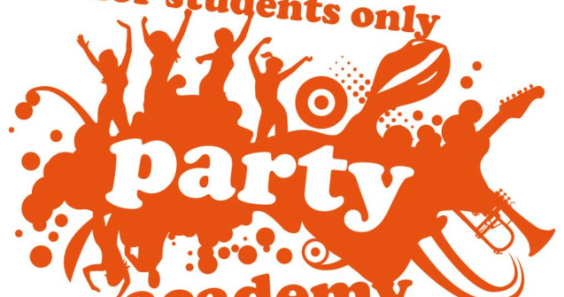 Petrecere studenteasca in Piata Constitutiei