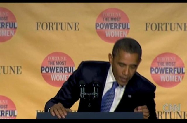 [VIDEO]: Obama a ramas fara stema prezidentiala in timpul unui discurs